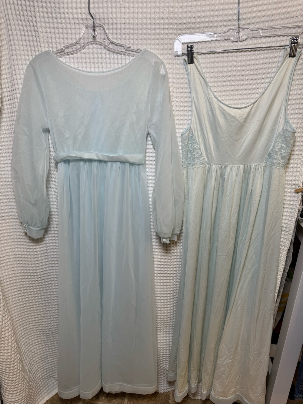 Vintage 1970s Shadowline Ice Blue Peignoir Bridal Nightgown Set, Size Small - Picture 2 of 7
